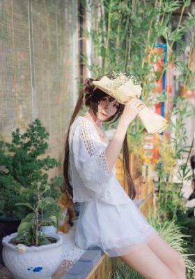 美女裸体露出尿口_720全集免费观看